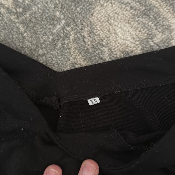 cropped black sweatshirt - Picture 3 of 3